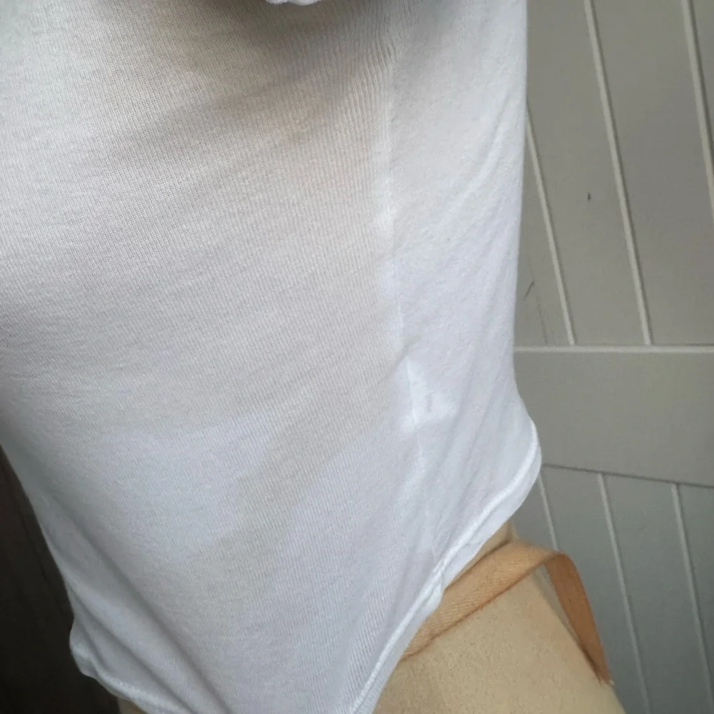 TOPSHOP women’s cropped tee size US 2
